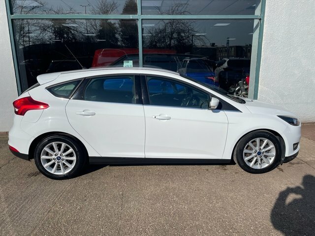 Ford Focus 1.0T Ecoboost Titanium Hatchback AK15LKA White #2