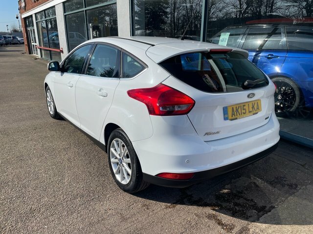 Ford Focus 1.0T Ecoboost Titanium Hatchback AK15LKA White #5