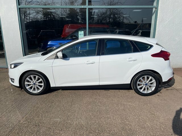 Ford Focus 1.0T Ecoboost Titanium Hatchback AK15LKA White #6