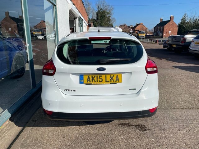 Ford Focus 1.0T Ecoboost Titanium Hatchback AK15LKA White #4