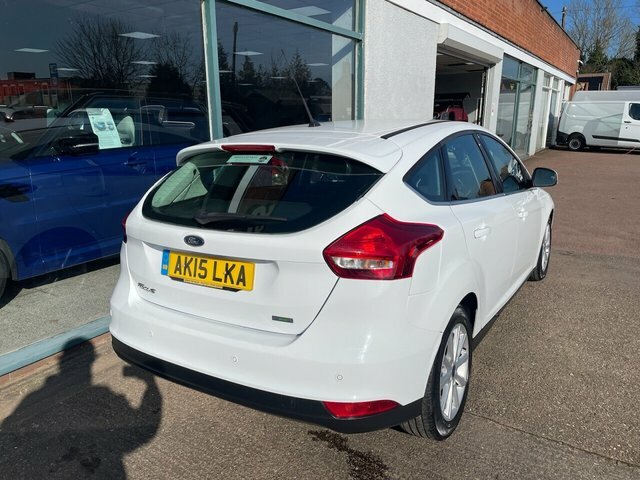 Ford Focus 1.0T Ecoboost Titanium Hatchback AK15LKA White #3