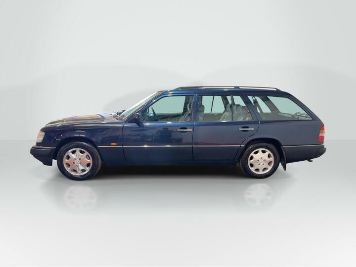 Mercedes-Benz E Class E220 2dr Auto Silver #4