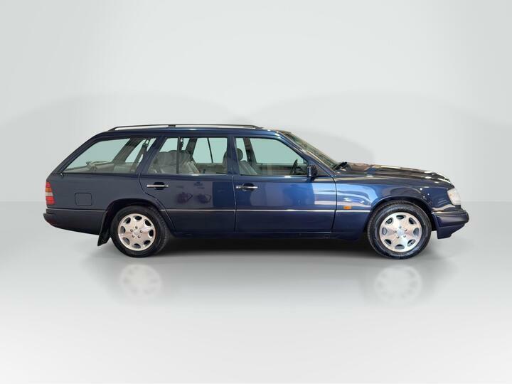 Mercedes-Benz E Class E220 2dr Auto Silver #3