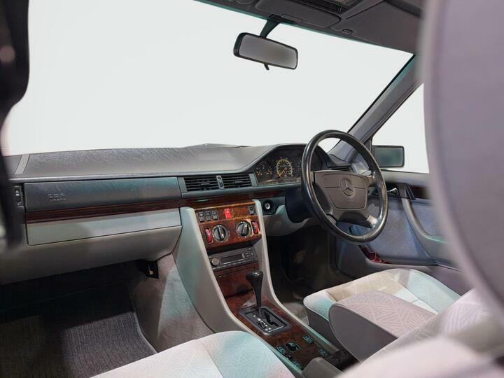 Mercedes-Benz E Class E220 2dr Auto Silver #15