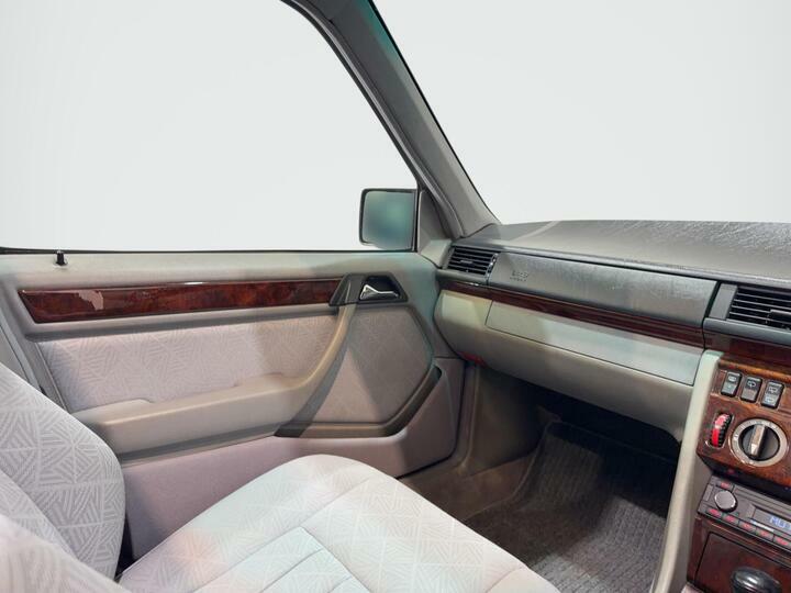 Mercedes-Benz E Class E220 2dr Auto Silver #29