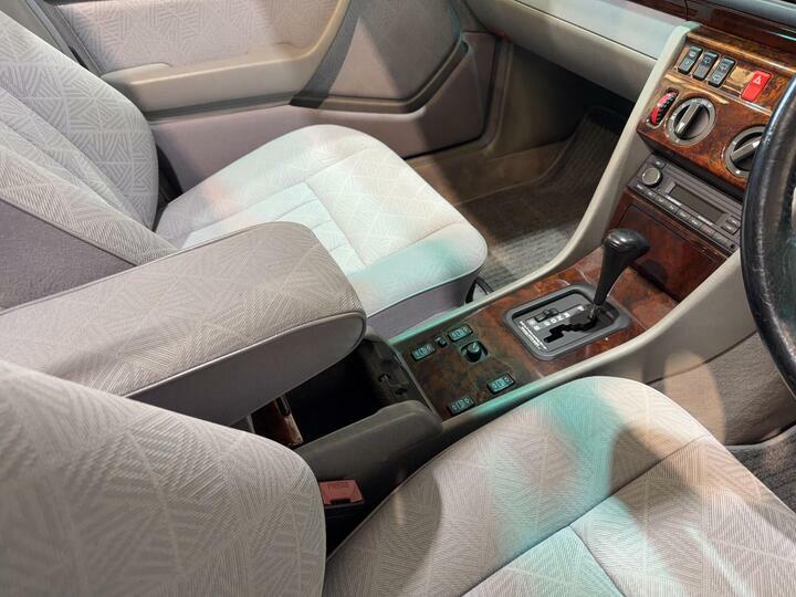 Mercedes-Benz E Class E220 2dr Auto Silver #17