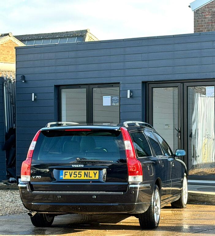 Volvo V70 2.4 D5 Se Black #4