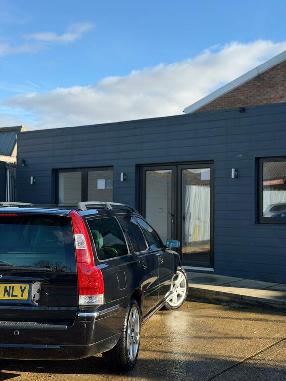 Volvo V70 2.4 D5 Se Black #5