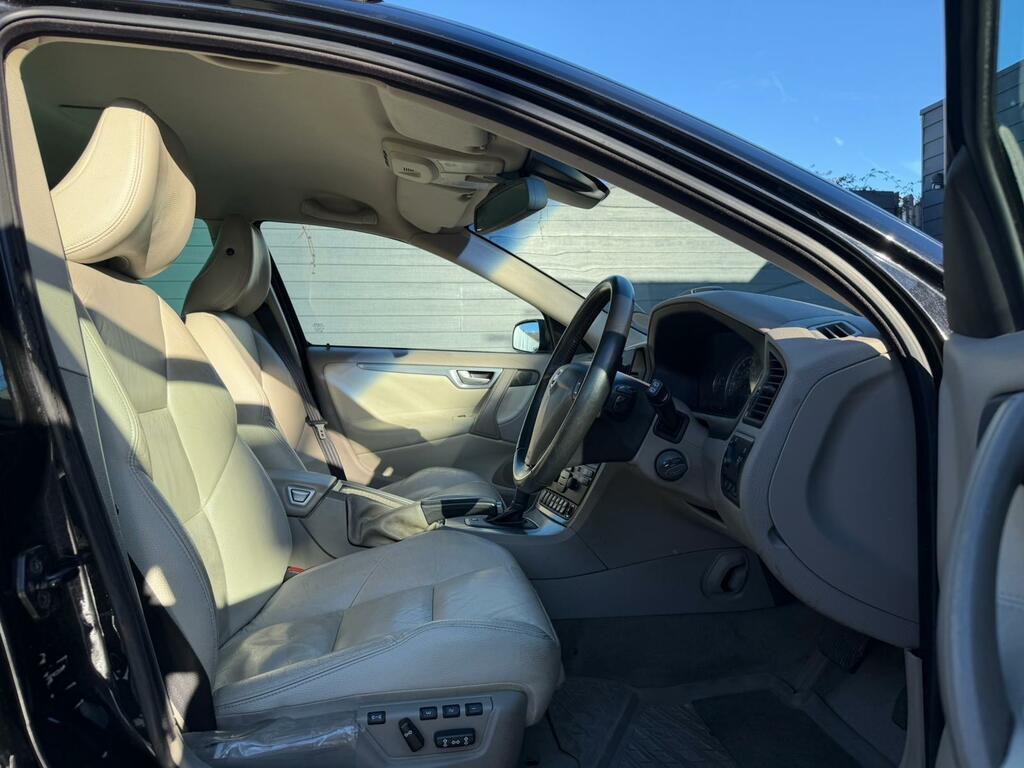 Volvo V70 2.4 D5 Se Black #2
