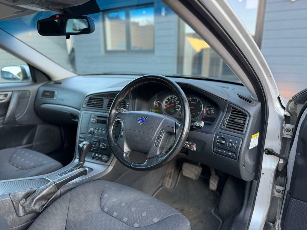 Volvo V70 2.4 D5 S Silver #2