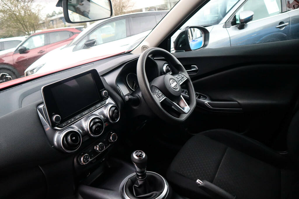 Nissan Juke 1.0 Dig-t 114 Acenta YB72OCM Red #2