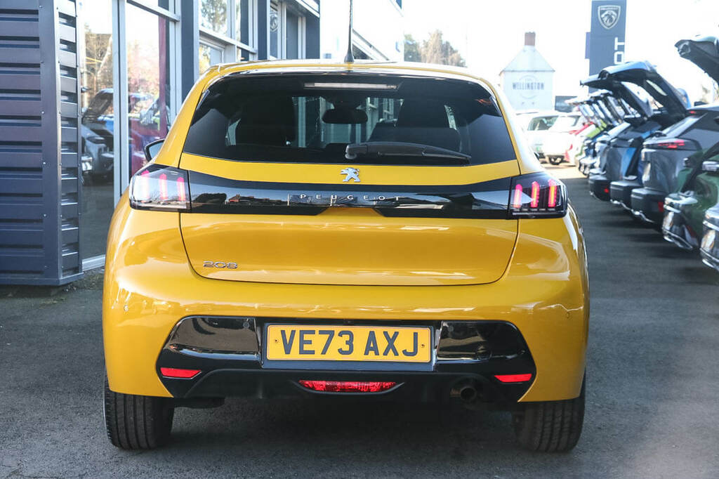 Peugeot 208 1.2 Puretech 100 Allure Premium VE73AXJ Yellow #2