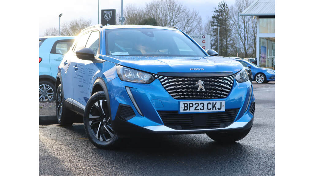 Peugeot 2008 1.2 Puretech Allure Premium Blue