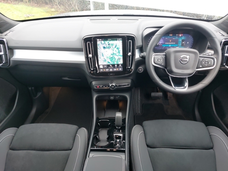 Volvo XC40 2.0 B3p Plus Black Edition Blue #3