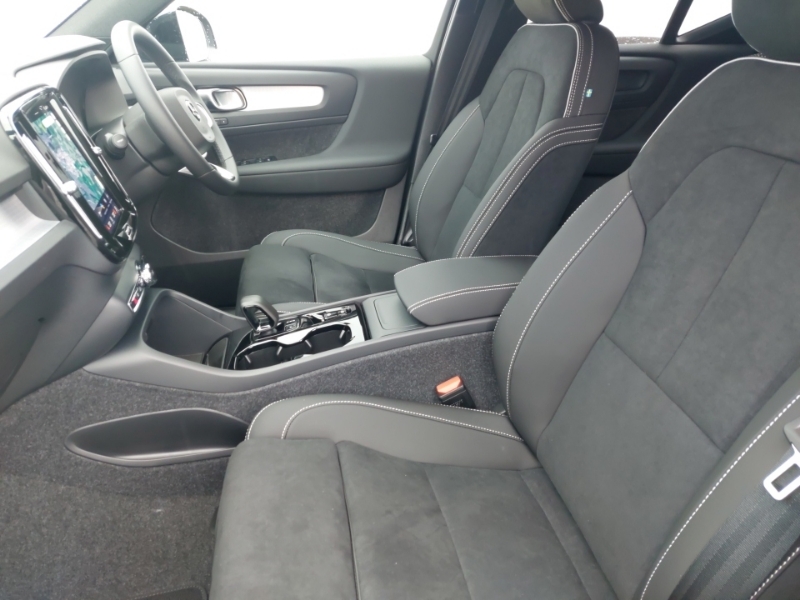 Volvo XC40 2.0 B3p Plus Black Edition Blue #5