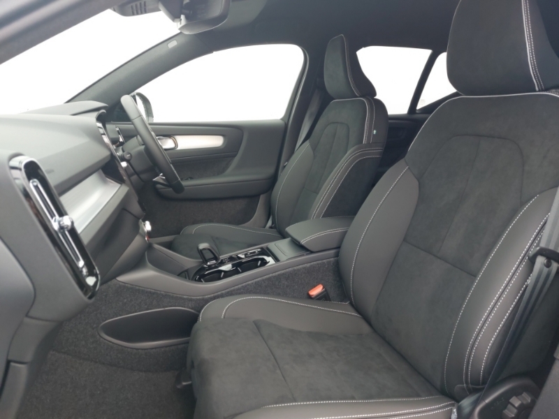 Volvo XC40 2.0 B3p Plus Black Edition White #5