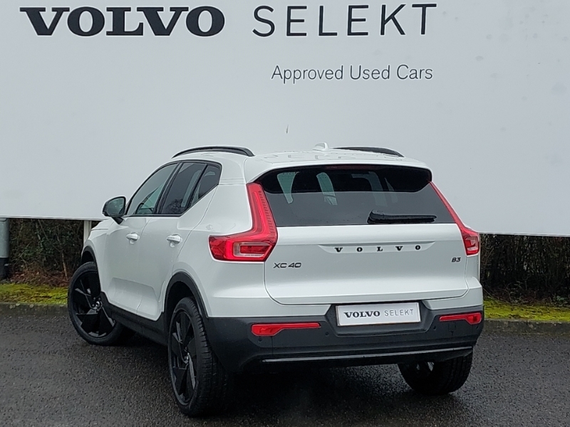 Volvo XC40 2.0 B3p Plus Black Edition White #2