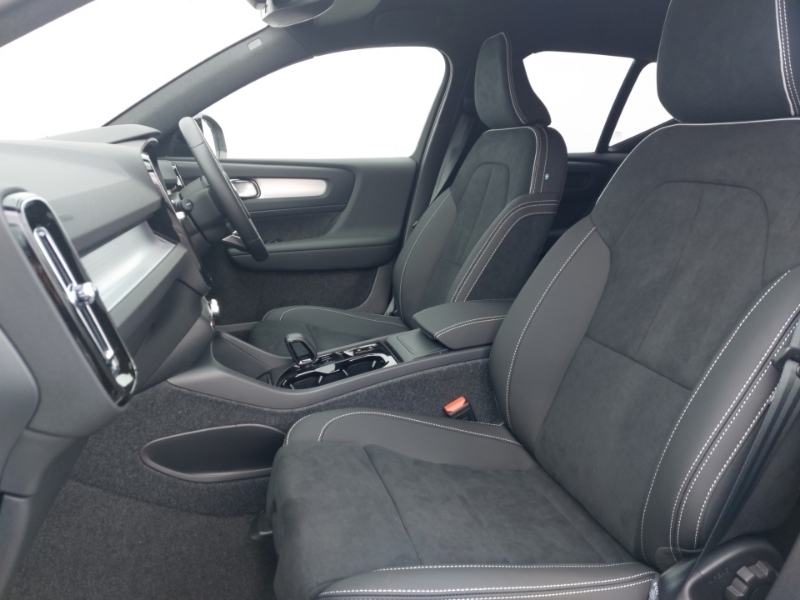 Volvo XC40 2.0 B3p Plus Black Edition White #5