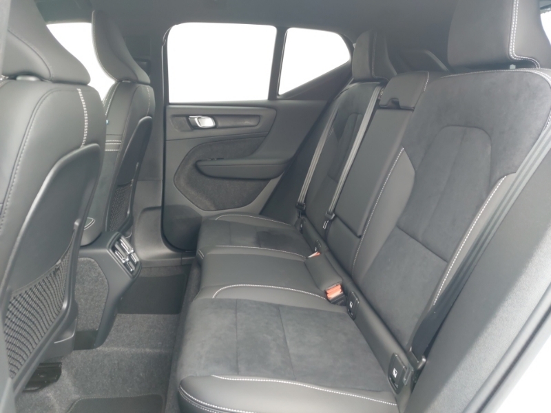 Volvo XC40 2.0 B3p Plus Black Edition White #6