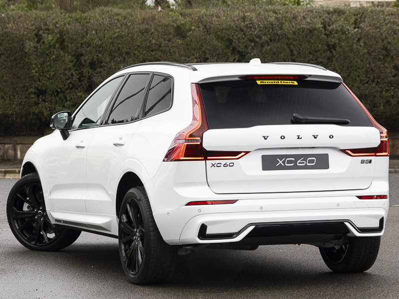 Volvo XC60 2.0 B5p Plus Black Edition Awd Geartronic White #2