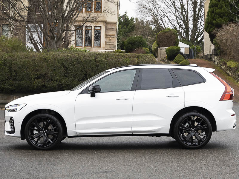 Volvo XC60 2.0 B5p Plus Black Edition Awd Geartronic White #4