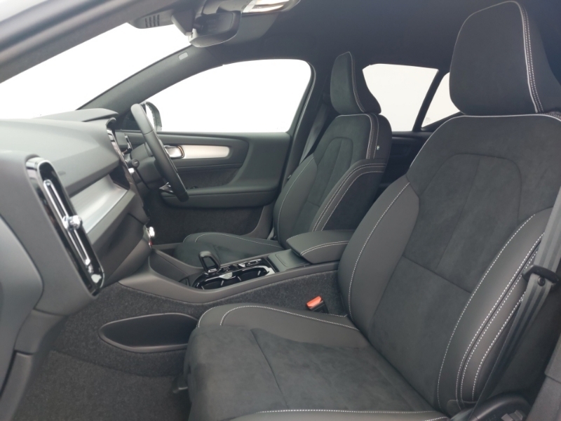Volvo XC40 2.0 B3p Plus Black Edition White #5