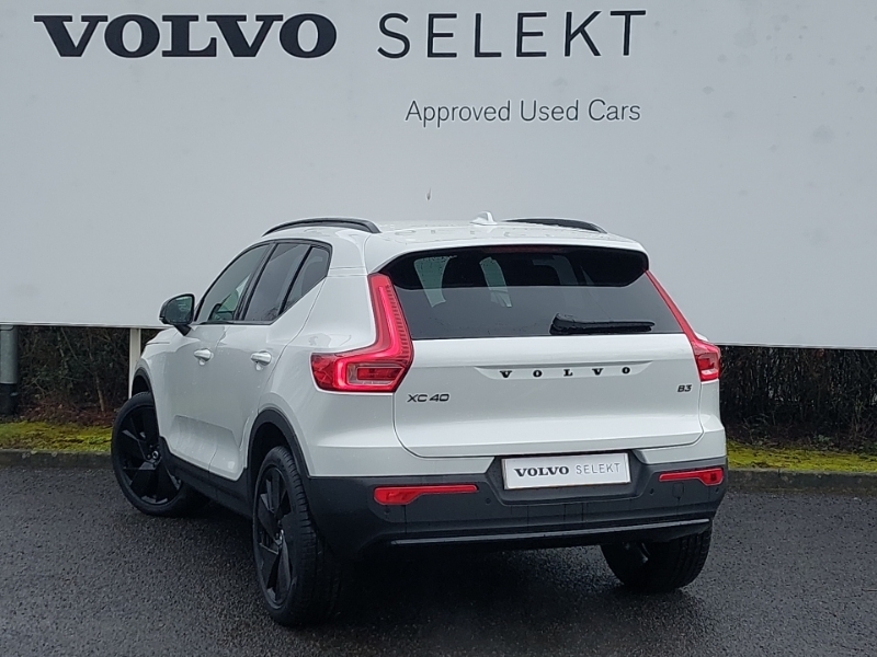 Volvo XC40 2.0 B3p Plus Black Edition White #2