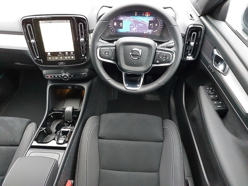 Volvo XC40 2.0 B3p Plus Pro Black Edition SM75EHS Grey #3