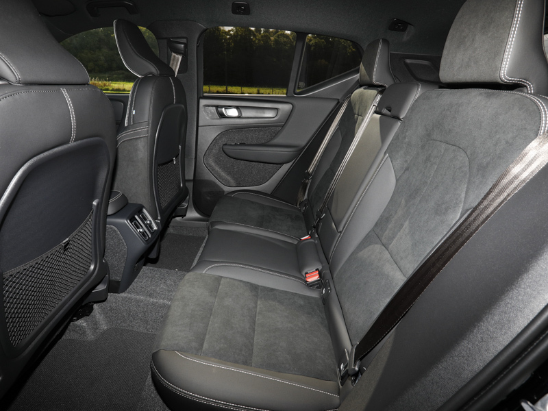 Volvo XC40 2.0 B3p Plus Pro Black Edition SM75EJD Black #6