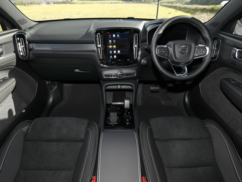 Volvo XC40 2.0 B3p Plus Pro Black Edition SM75EJD Black #3