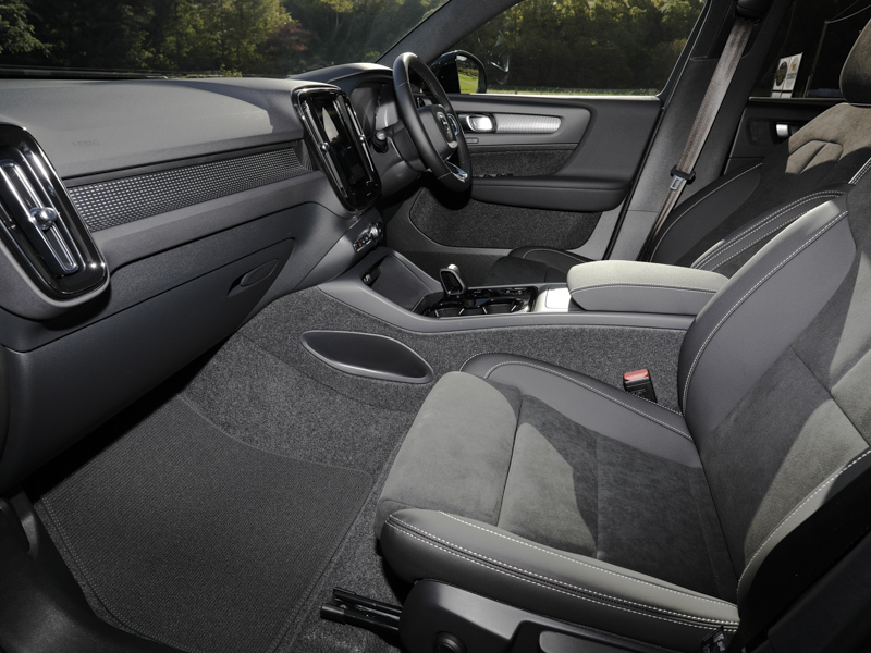 Volvo XC40 2.0 B3p Plus Pro Black Edition SM75EJK Black #5