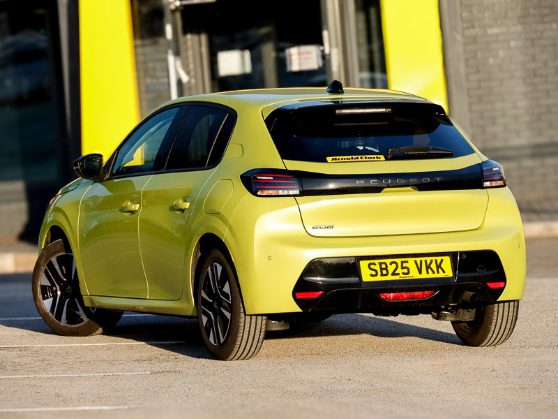 Peugeot 208 1.2 Puretech 100 Allure SB25VKK Yellow #2