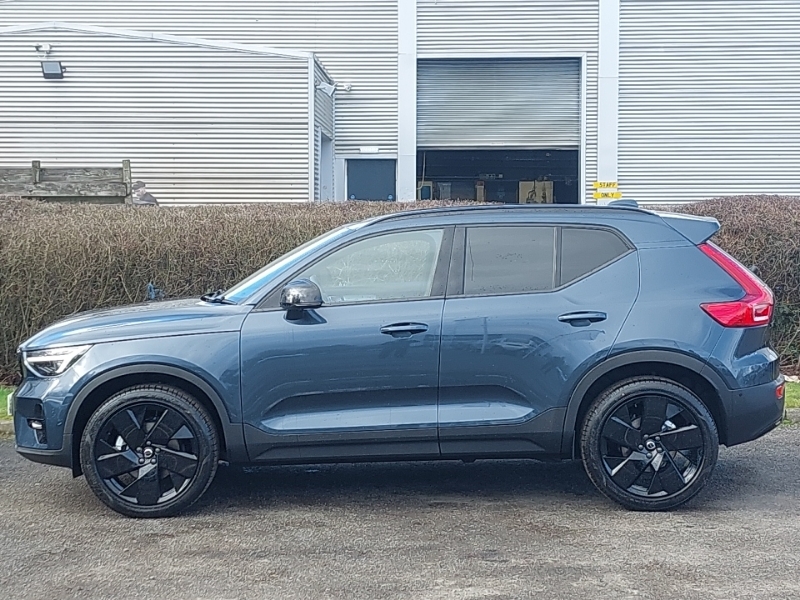 Volvo XC40 2.0 B3p Plus Pro Black Edition SM75EHX Blue #4