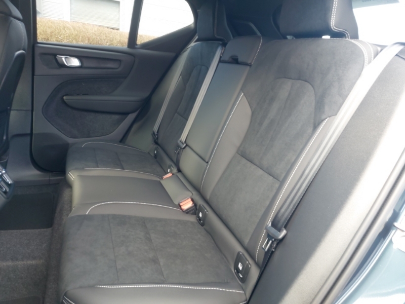 Volvo XC40 2.0 B3p Plus Pro Black Edition SM75EHX Blue #6