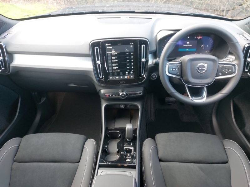 Volvo XC40 2.0 B3p Plus Pro Black Edition SM75EHX Blue #3