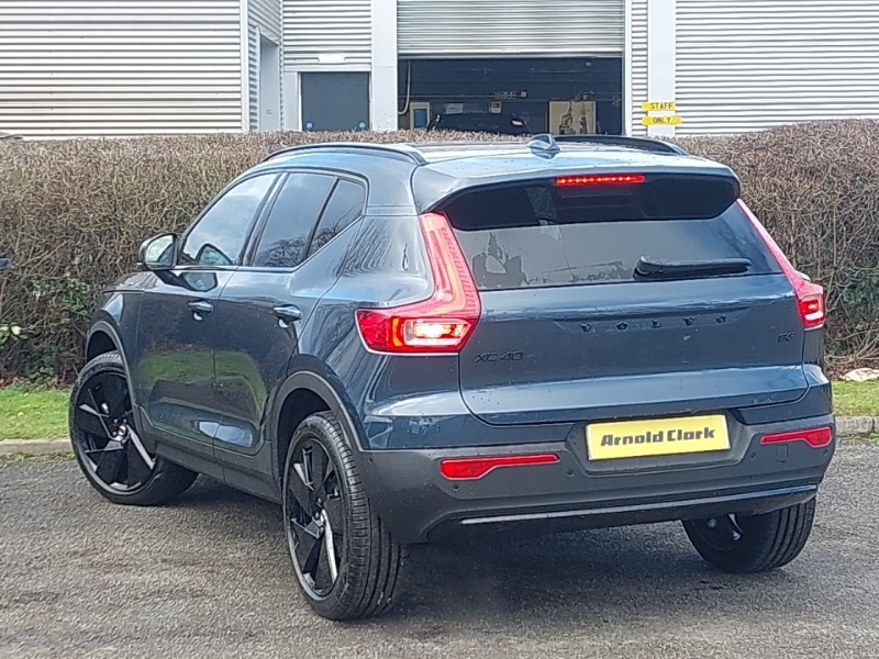 Volvo XC40 2.0 B3p Plus Pro Black Edition SM75EHX Blue #2