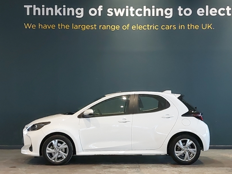 Toyota Yaris 1.5 Hybrid Icon Cvt BN74YRO White #4