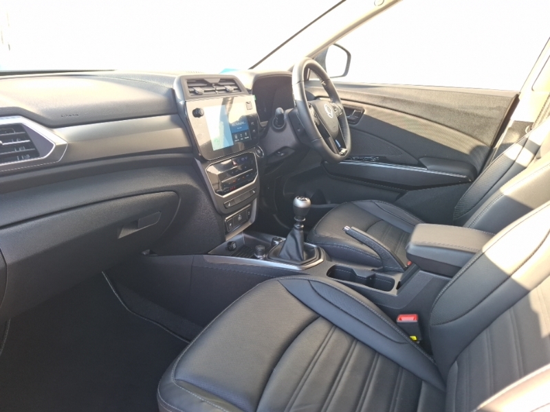 SsangYong Tivoli 1.5 K40 Black #5
