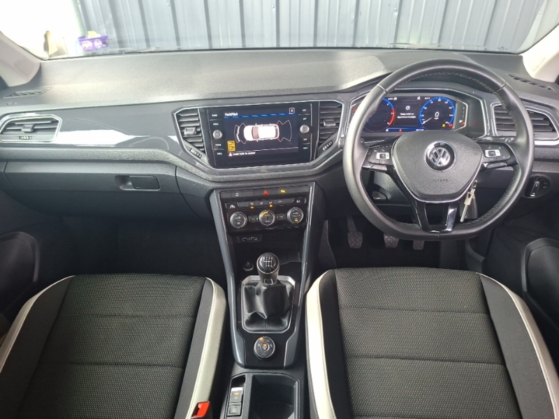 Volkswagen T-Roc 2.0 Tdi 4Motion Sel ET68HOH Black #3
