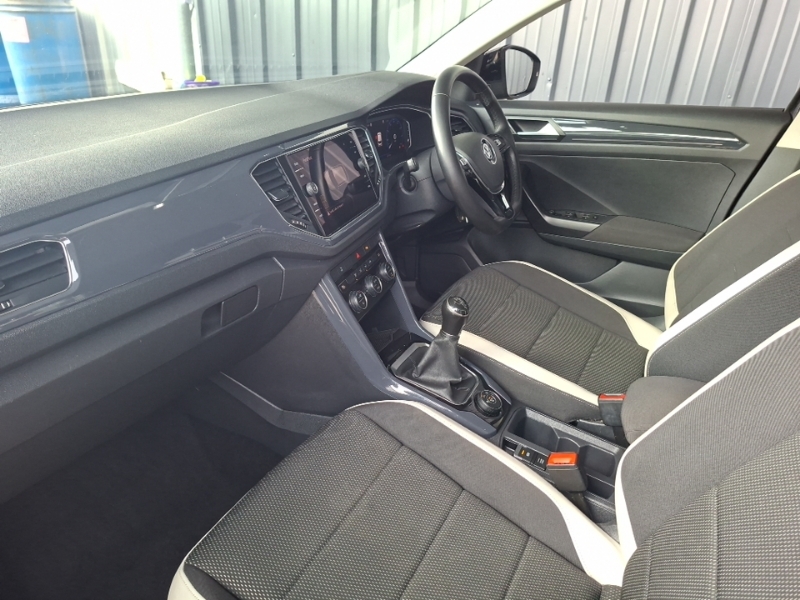 Volkswagen T-Roc 2.0 Tdi 4Motion Sel ET68HOH Black #5