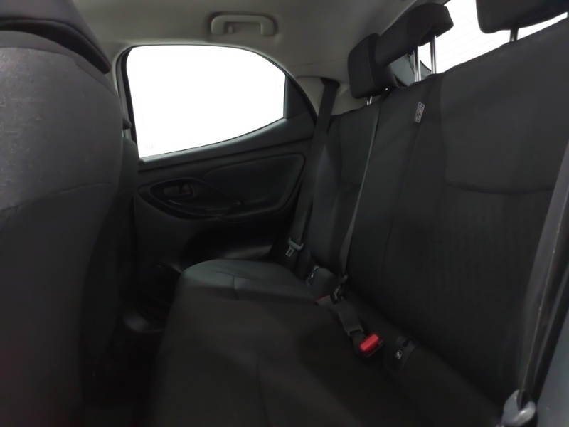 Toyota Yaris 1.5 Hybrid Design Cvt AO72XHN White #6