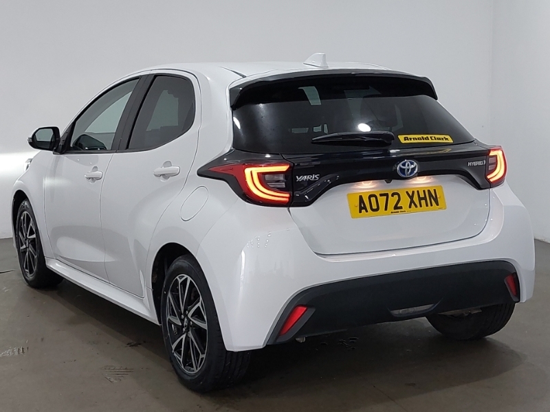 Toyota Yaris 1.5 Hybrid Design Cvt AO72XHN White #2