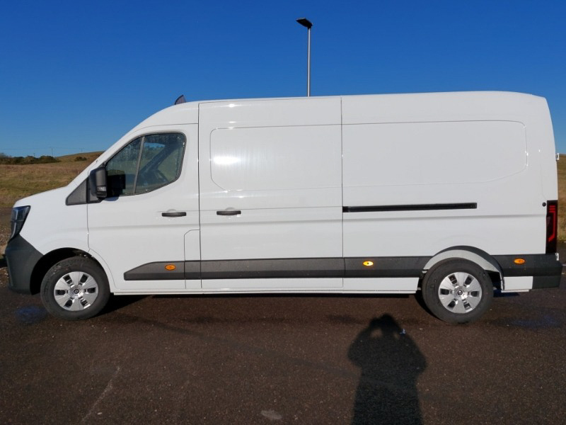 Renault Master Lm35 Blue Dci 150 Advance Medium Roof Van White #4