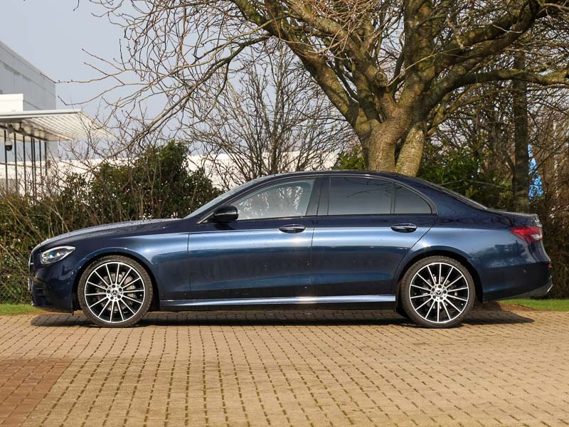 Mercedes-Benz E Class E220d 200 Amg Line Night Ed Prem 9G-tronic SV22JTO Blue #4