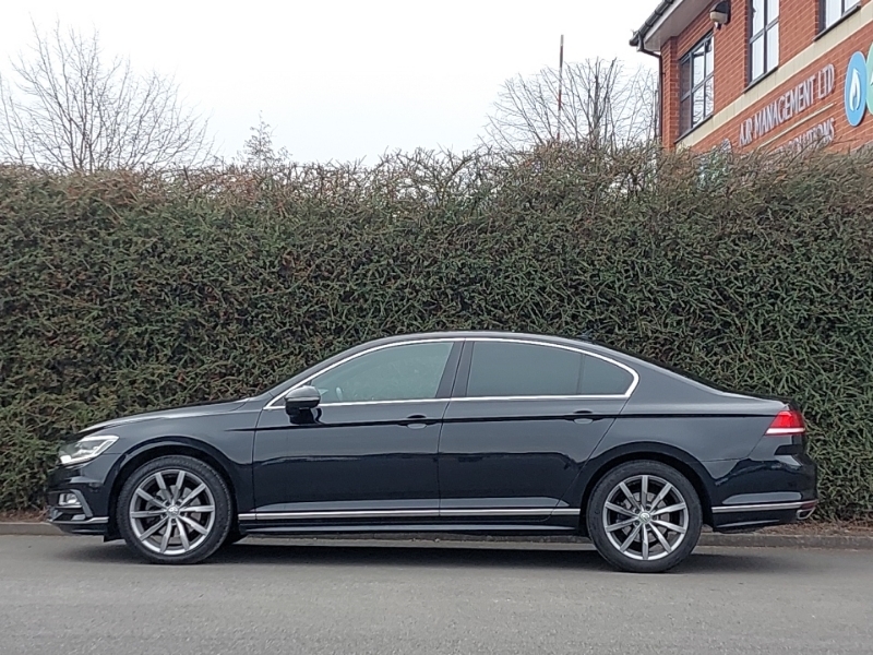 Volkswagen Passat 1.5 Tsi Evo 150 R-line Panoramic Roof Black #4