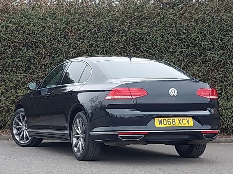Volkswagen Passat 1.5 Tsi Evo 150 R-line Panoramic Roof Black #2