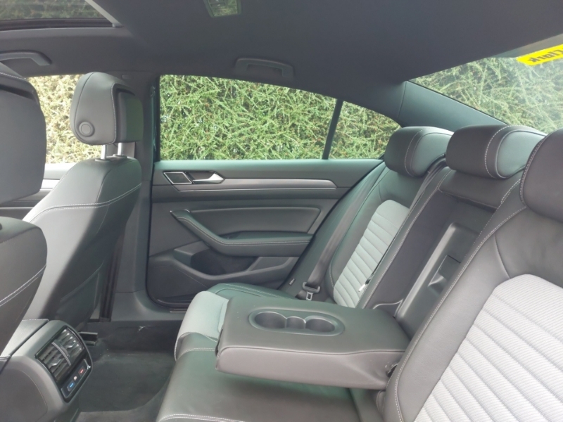Volkswagen Passat 1.5 Tsi Evo 150 R-line Panoramic Roof Black #6