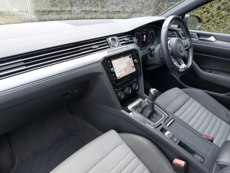 Volkswagen Passat 1.5 Tsi Evo 150 R-line Panoramic Roof Black #5