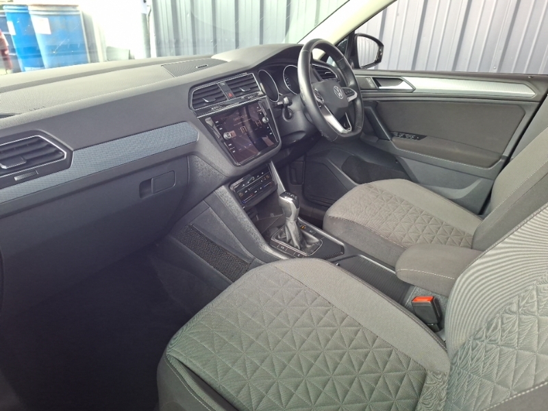 Volkswagen Tiguan 2.0 Tdi Life Dsg Black #5