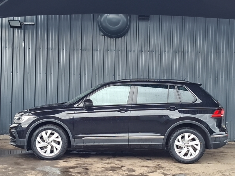 Volkswagen Tiguan 2.0 Tdi Life Dsg Black #4